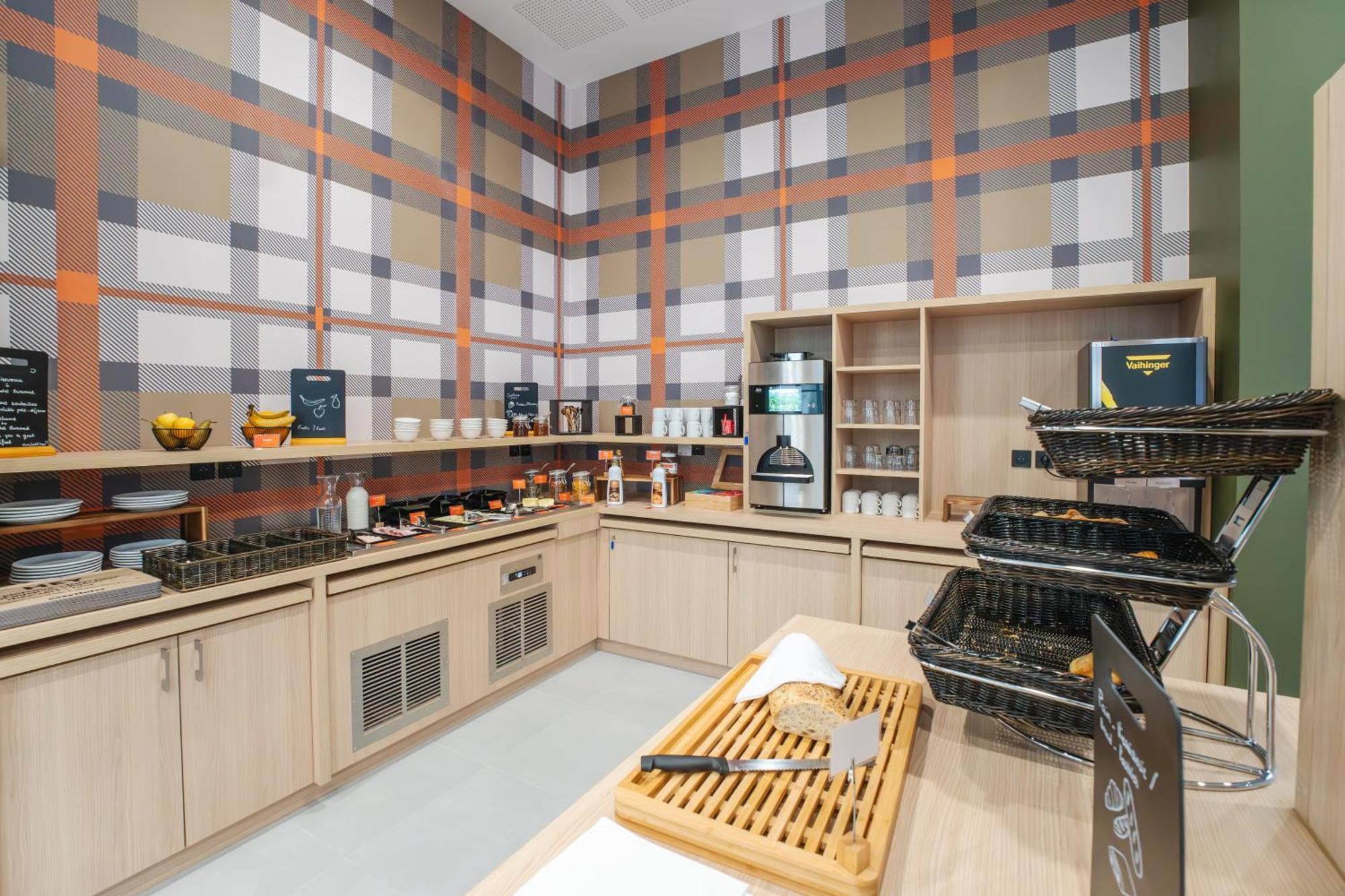 Easyhotel Marseille Euromed ภายนอก รูปภาพ