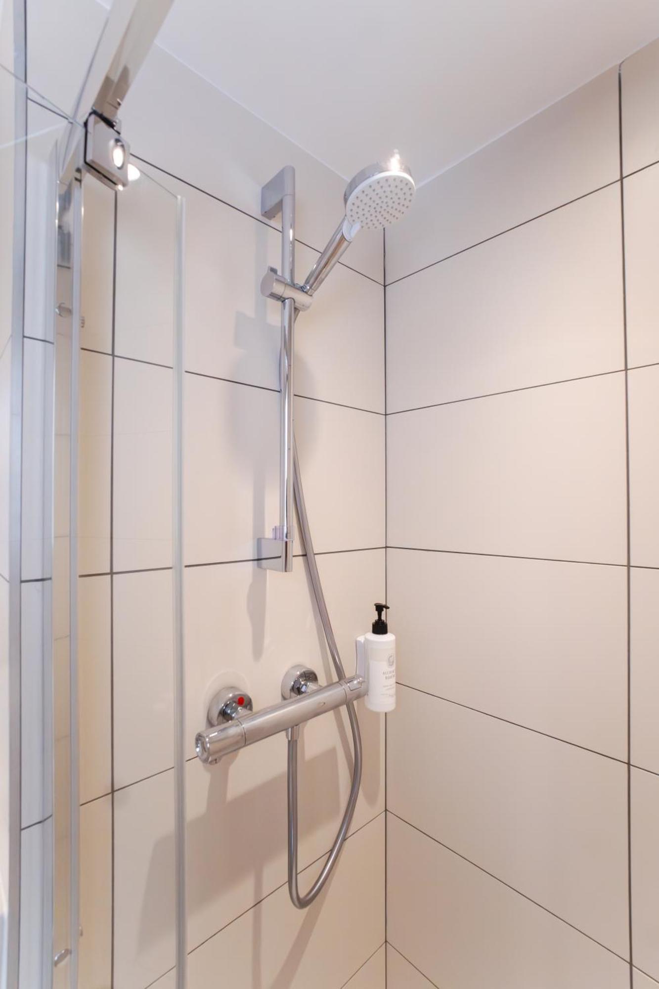 Easyhotel Marseille Euromed ภายนอก รูปภาพ