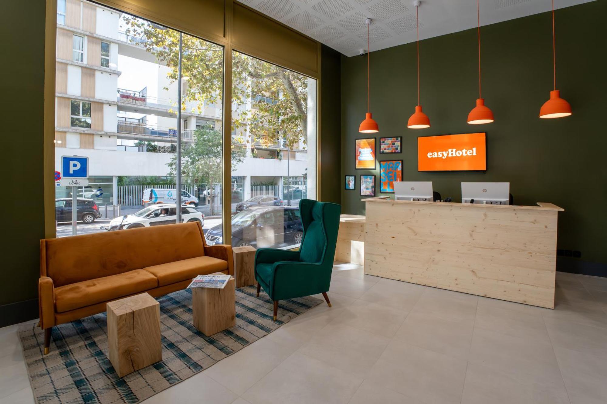 Easyhotel Marseille Euromed ภายนอก รูปภาพ