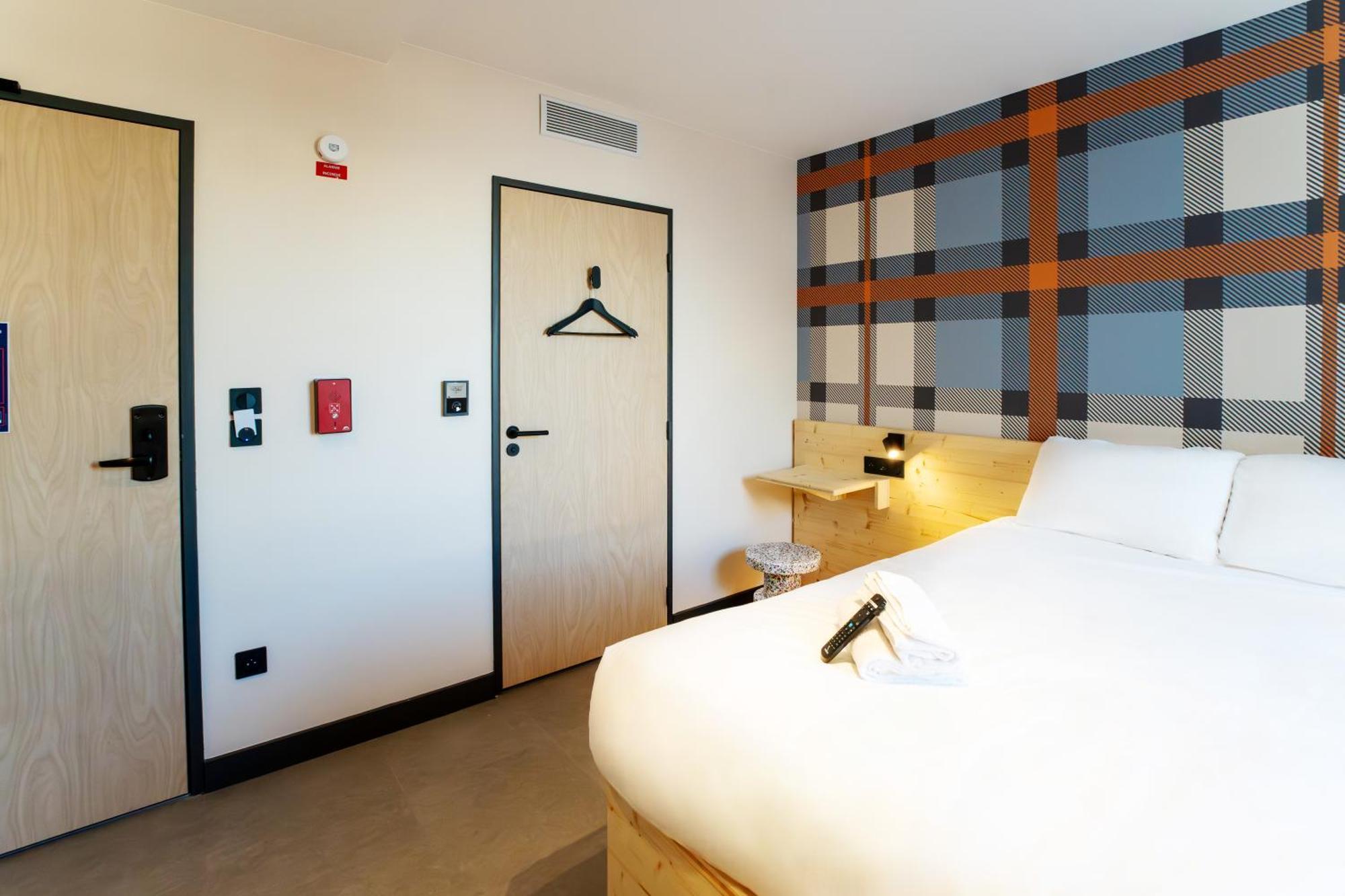 Easyhotel Marseille Euromed ภายนอก รูปภาพ