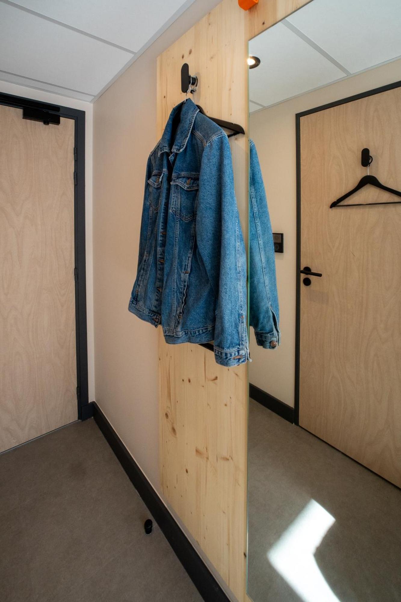 Easyhotel Marseille Euromed ภายนอก รูปภาพ