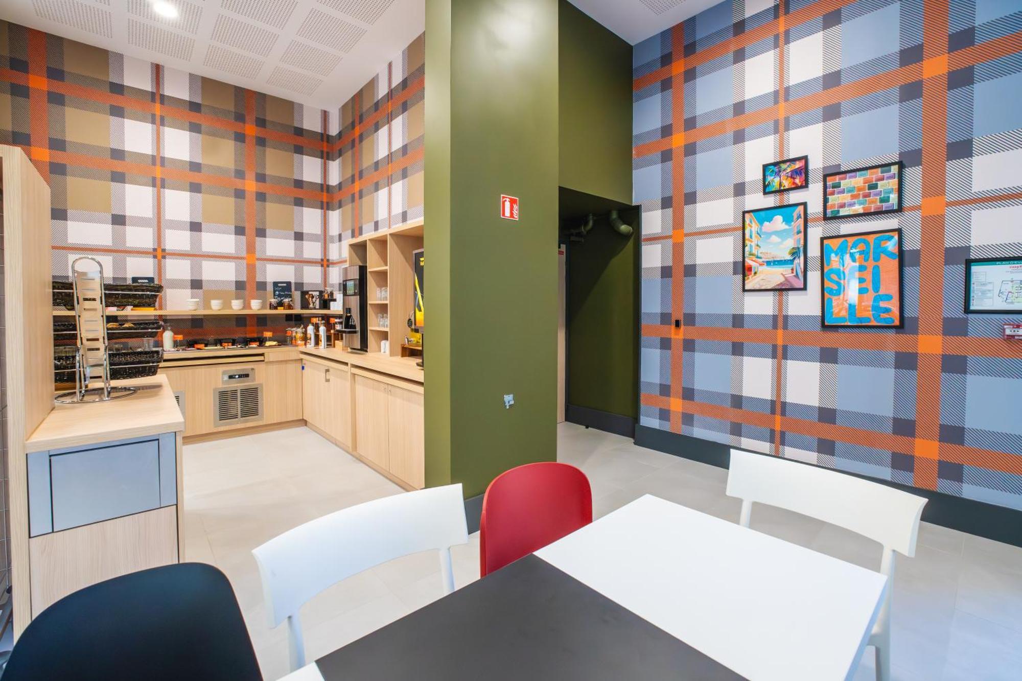 Easyhotel Marseille Euromed ภายนอก รูปภาพ