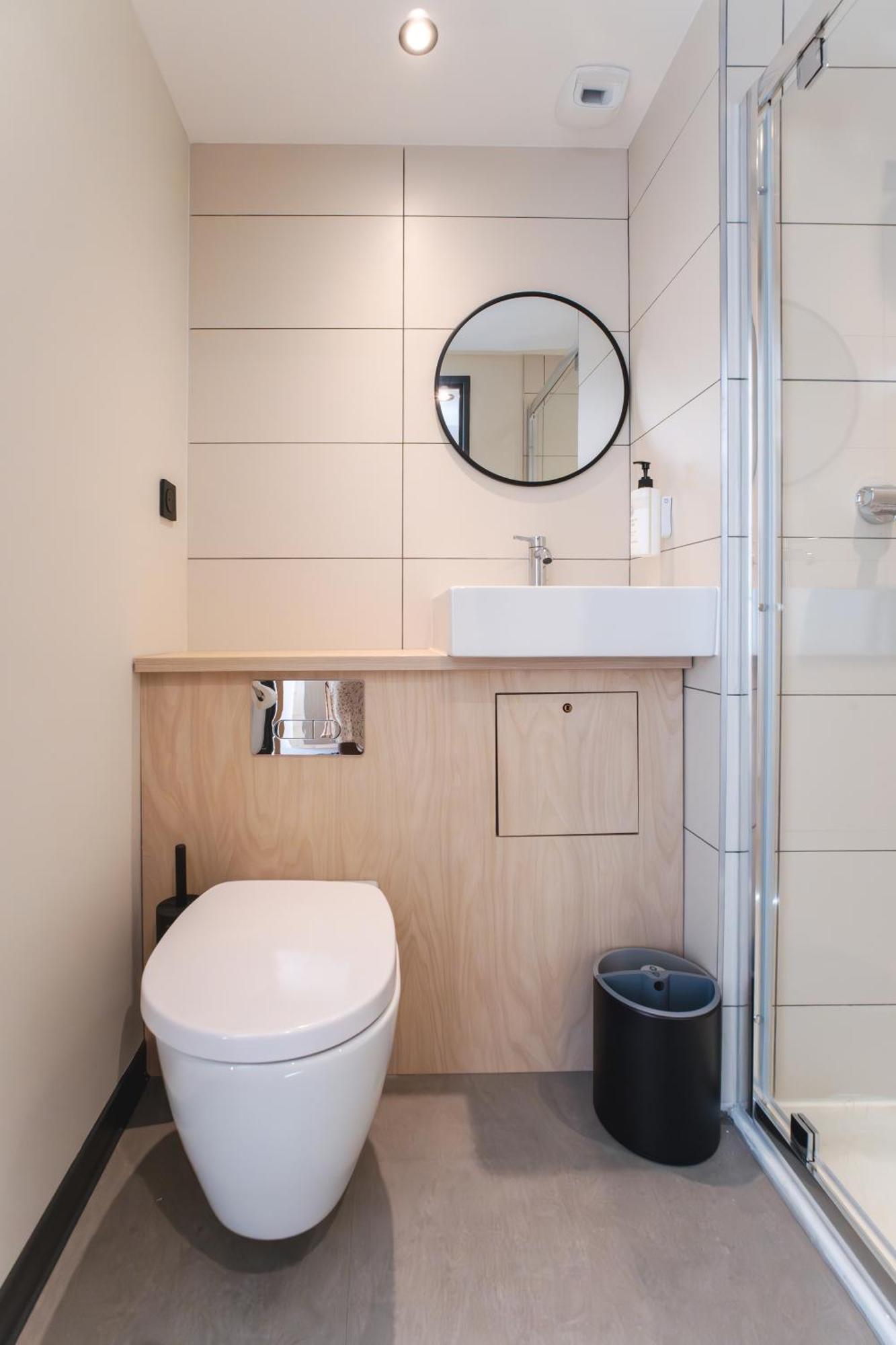 Easyhotel Marseille Euromed ภายนอก รูปภาพ