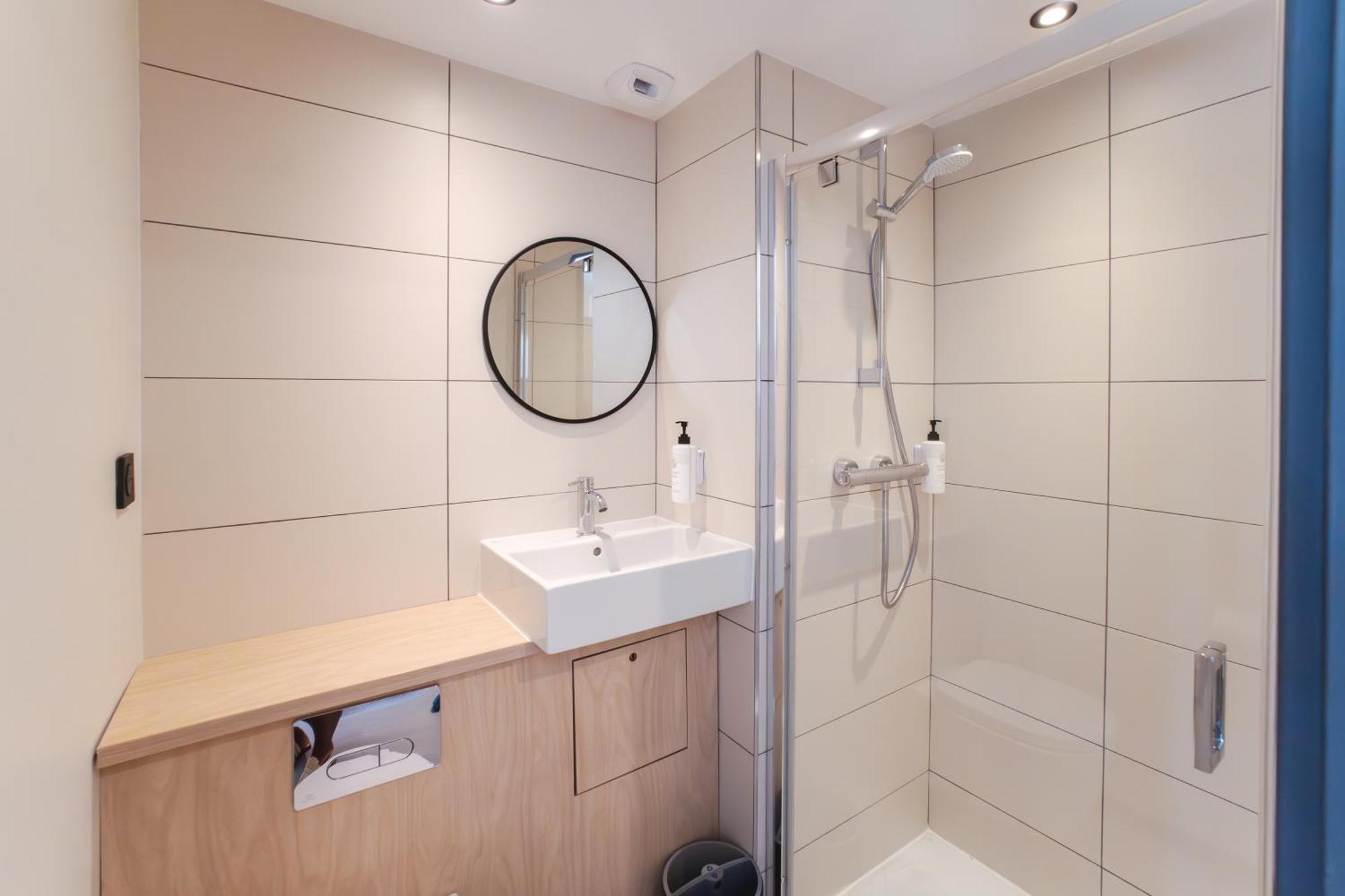 Easyhotel Marseille Euromed ภายนอก รูปภาพ