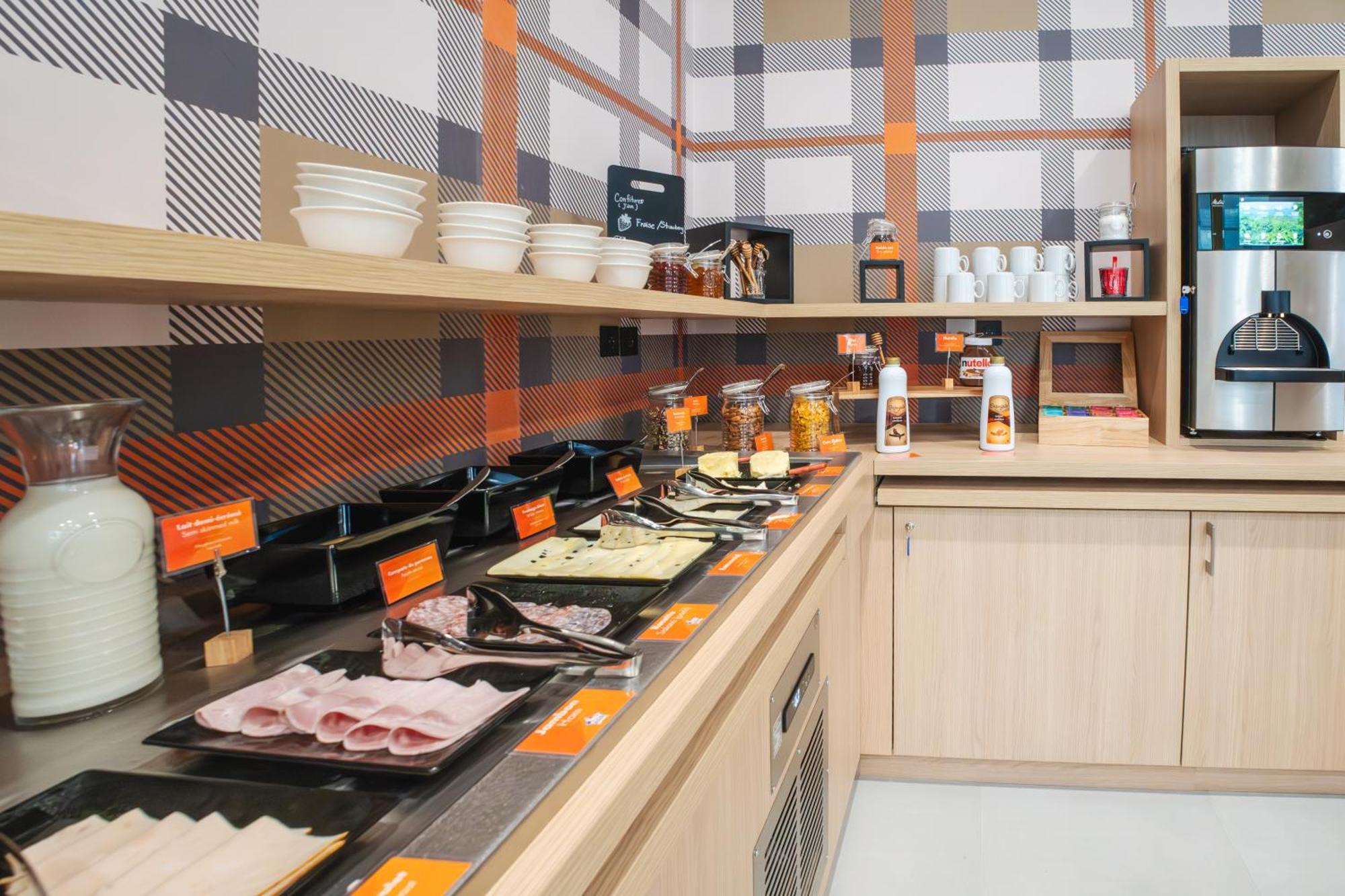Easyhotel Marseille Euromed ภายนอก รูปภาพ