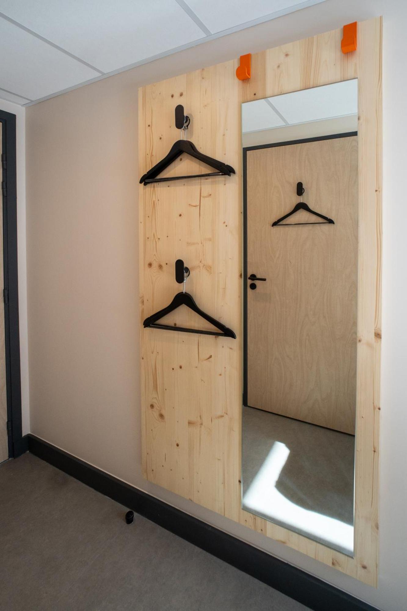 Easyhotel Marseille Euromed ภายนอก รูปภาพ