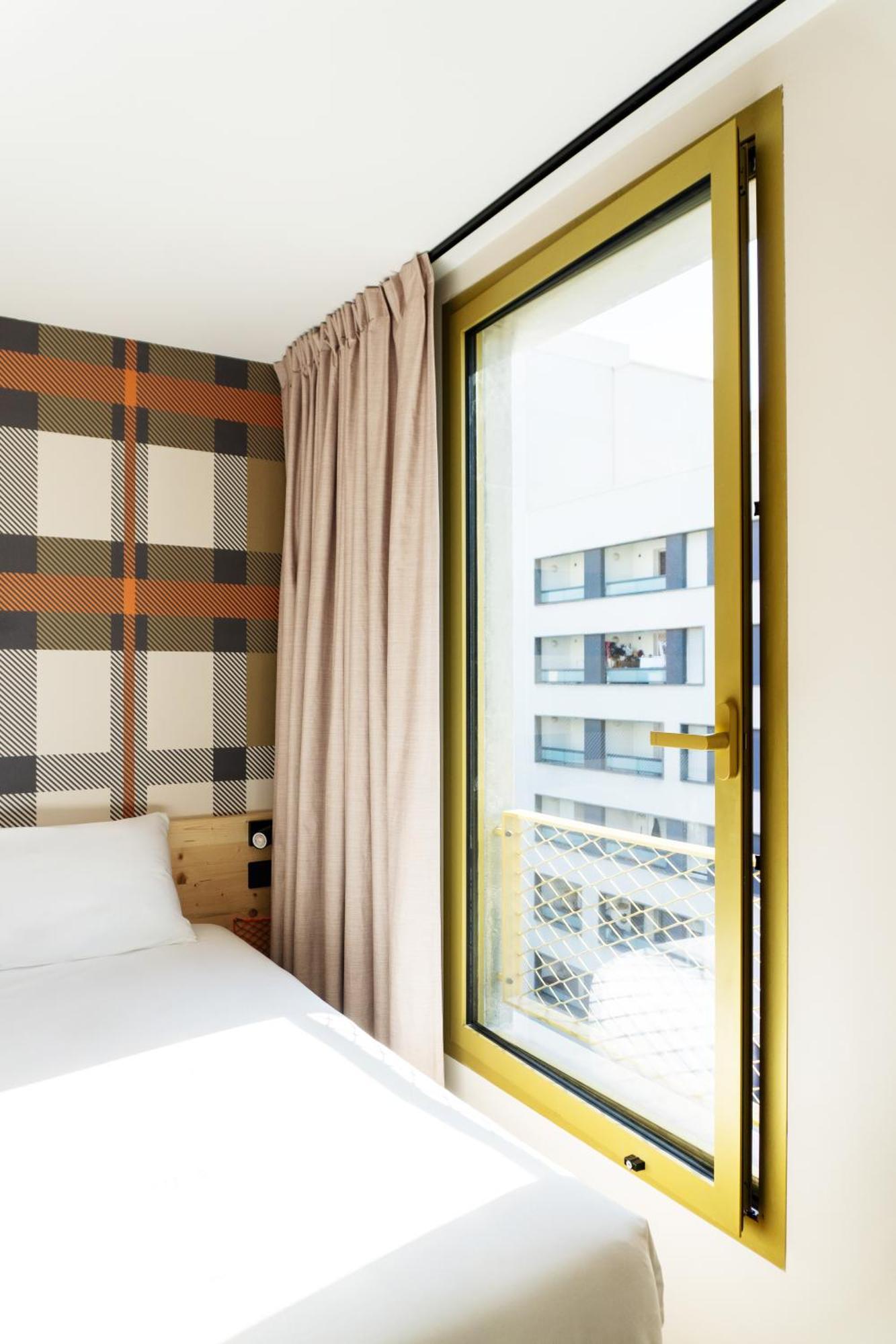 Easyhotel Marseille Euromed ภายนอก รูปภาพ