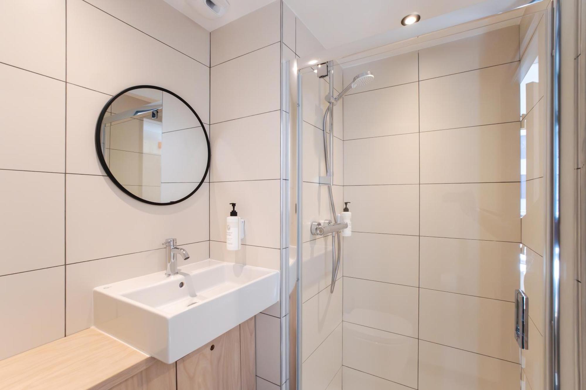 Easyhotel Marseille Euromed ภายนอก รูปภาพ