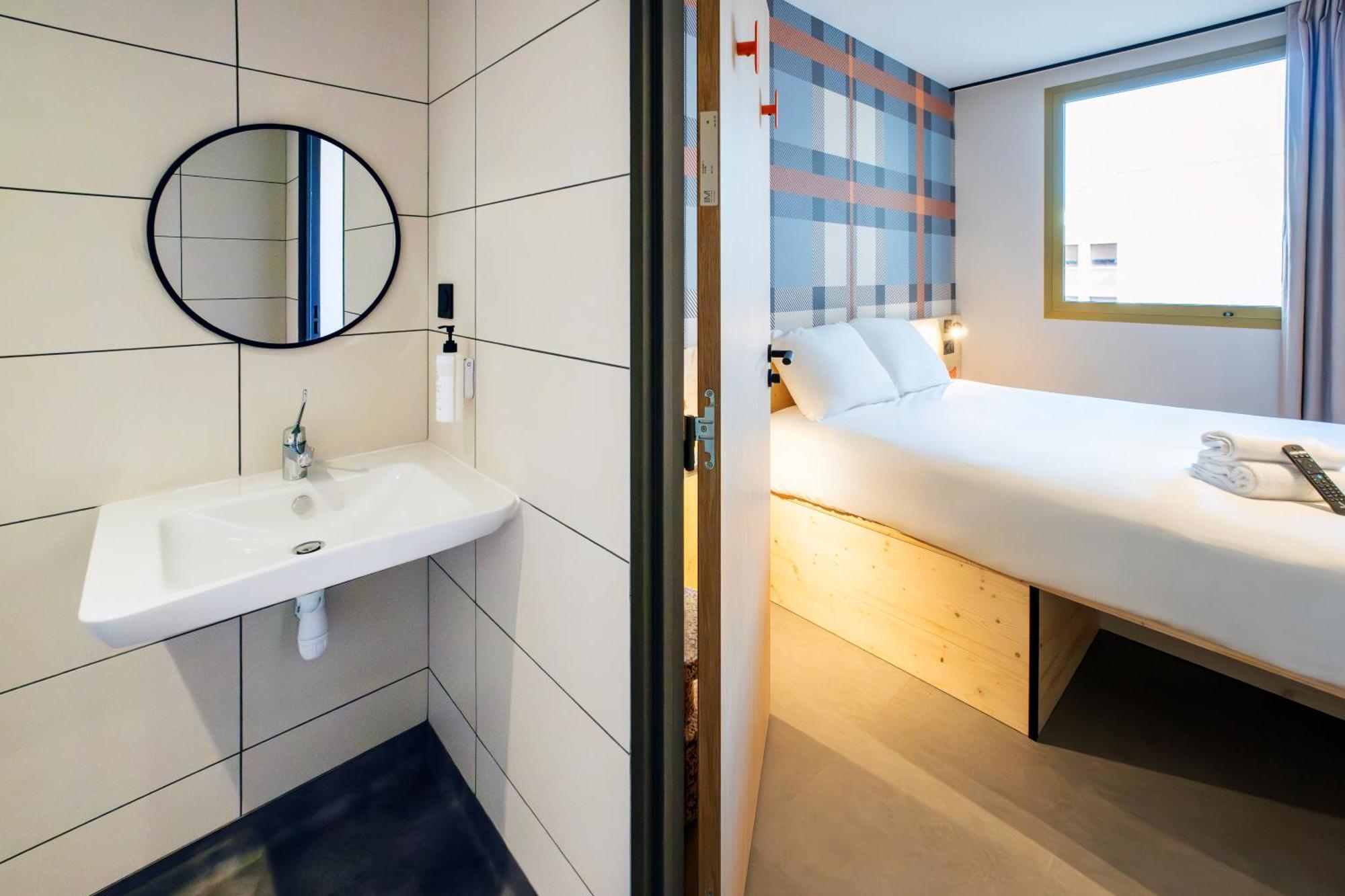 Easyhotel Marseille Euromed ภายนอก รูปภาพ