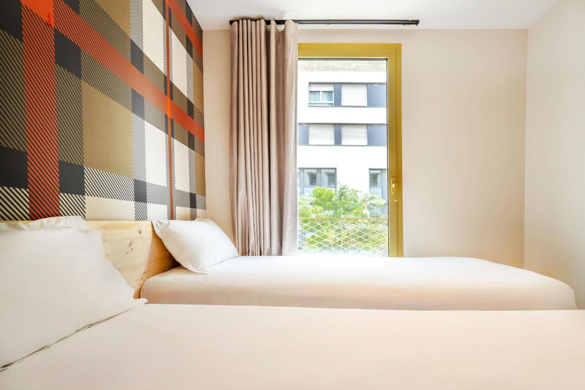 Easyhotel Marseille Euromed ภายนอก รูปภาพ