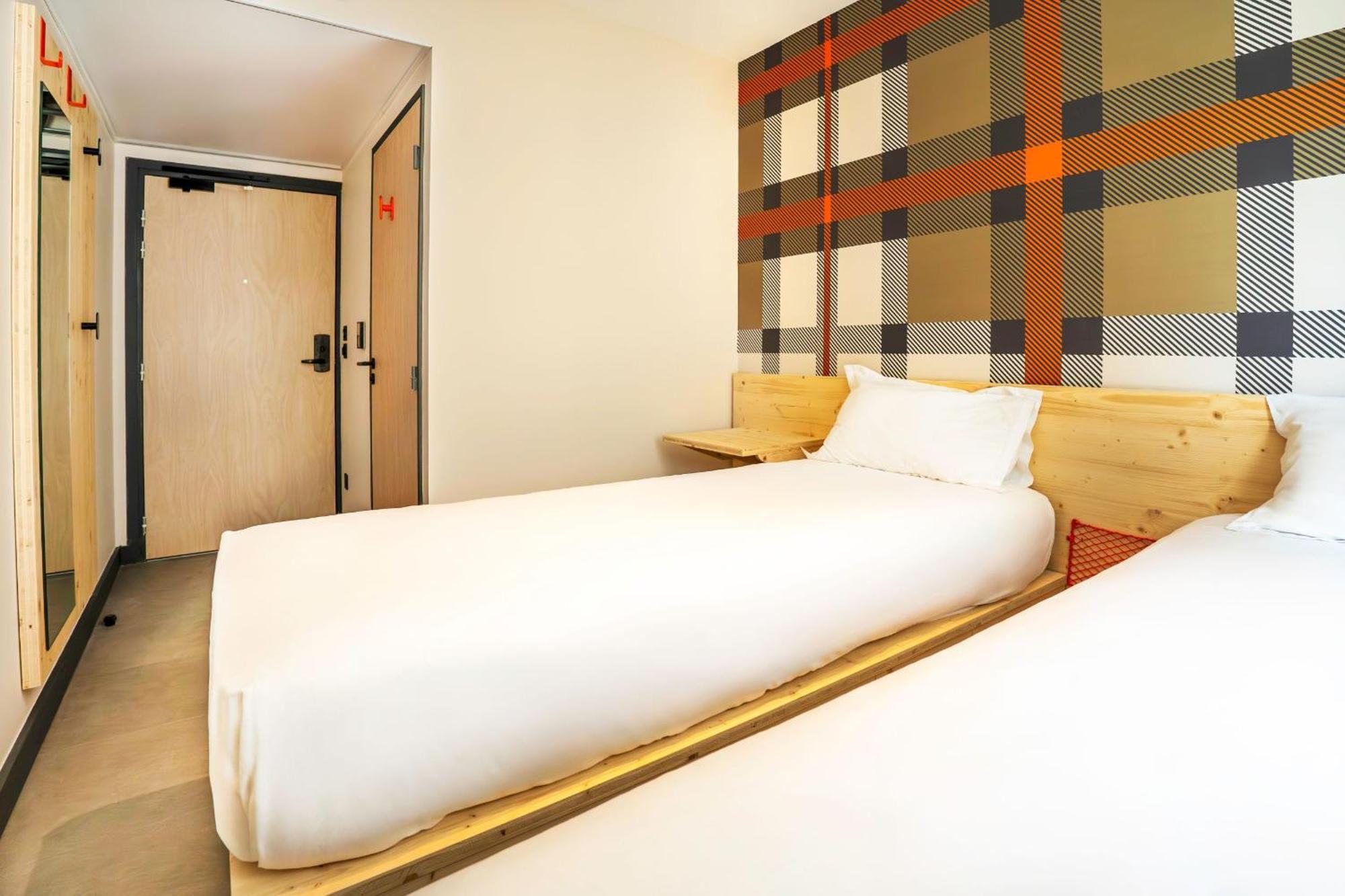 Easyhotel Marseille Euromed ภายนอก รูปภาพ