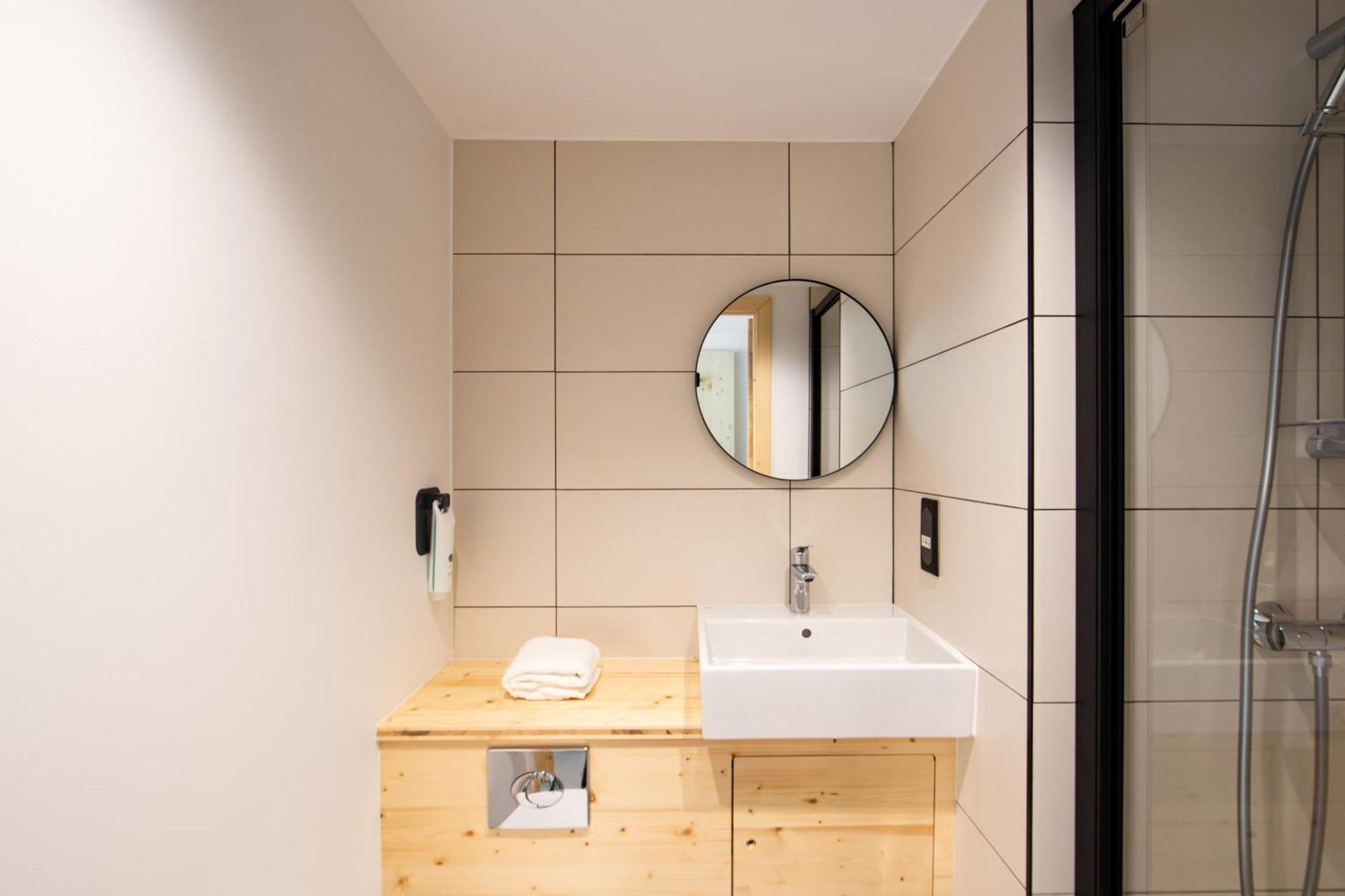Easyhotel Marseille Euromed ภายนอก รูปภาพ